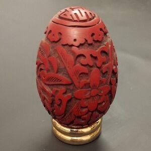 1988 Franklin Mint Red Cinnabar Wood Decorative Egg